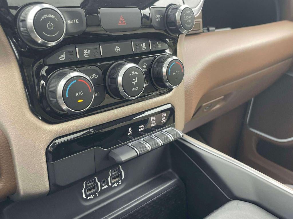 2020 RAM 1500 Laramie Crew Cab 4x4 64' Box