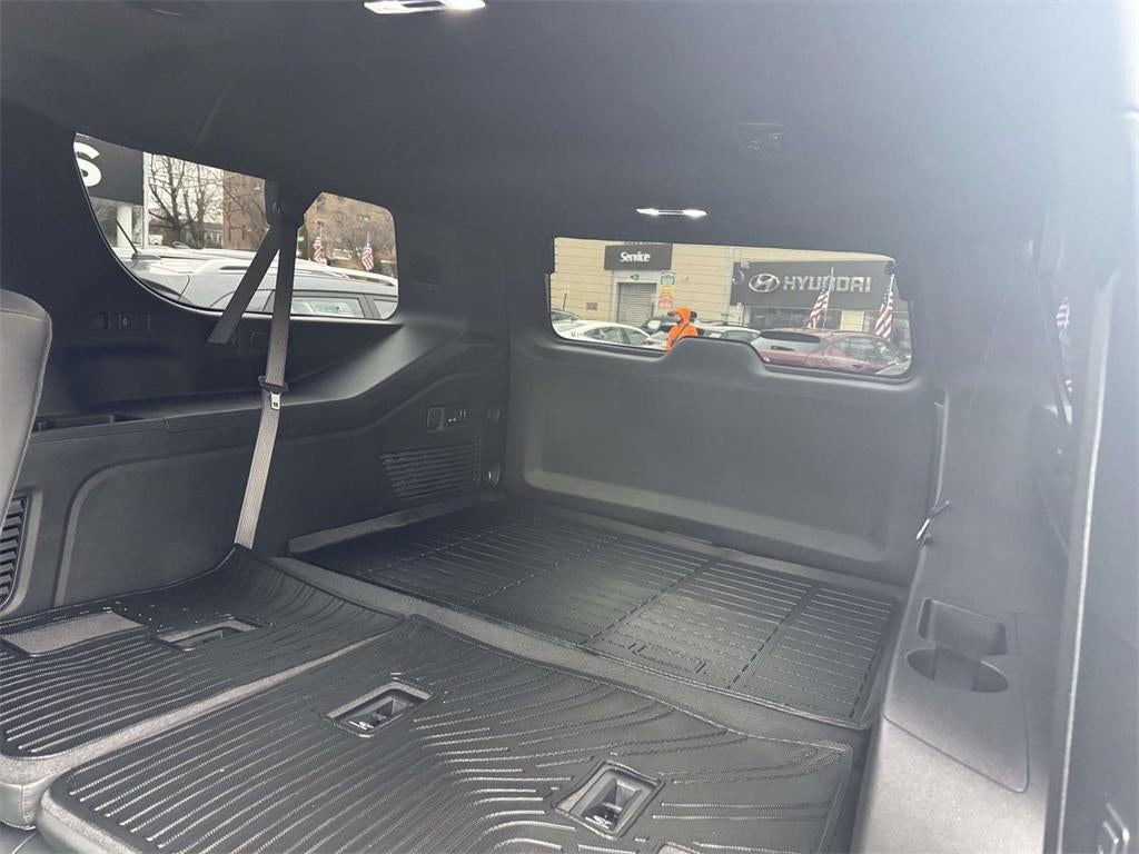 2025 Chevrolet Suburban 4WD Premier