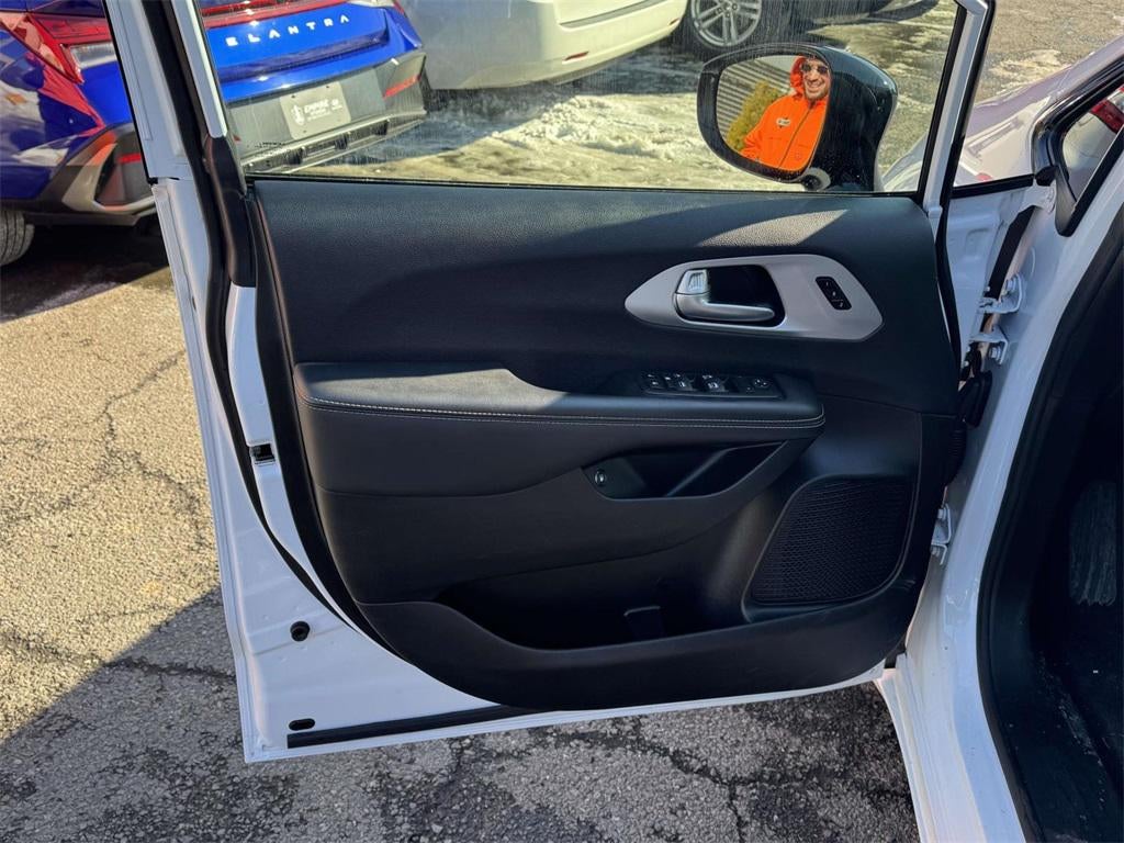 2024 Chrysler Pacifica Hybrid S Appearance Pkg