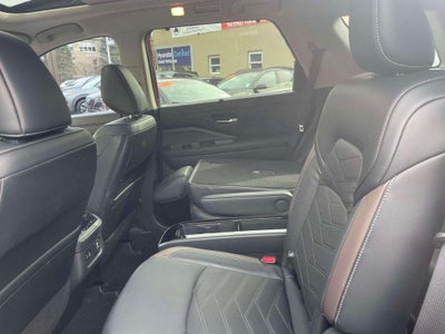 2023 Nissan Pathfinder Platinum 4WD