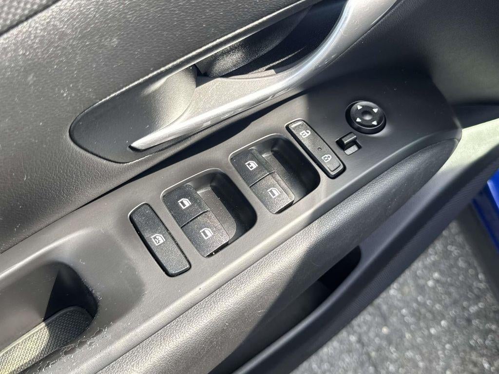 2022 Hyundai TUCSON SE