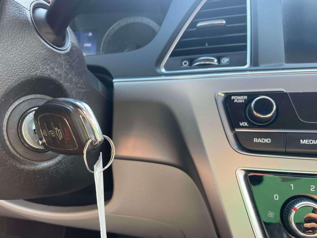 2017 Hyundai SONATA SE