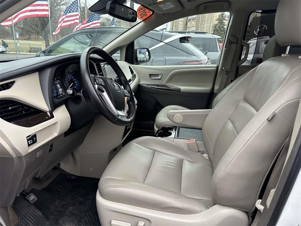 2019 Toyota Sienna XLE 7 Passenger