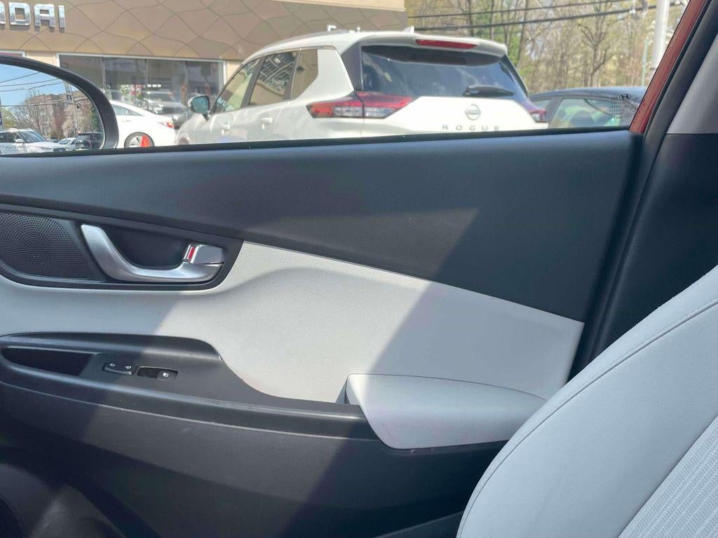 2022 Hyundai KONA SEL