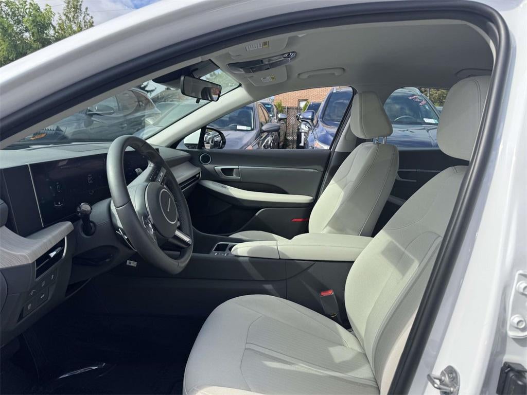 2025 Hyundai SONATA HYBRID SEL