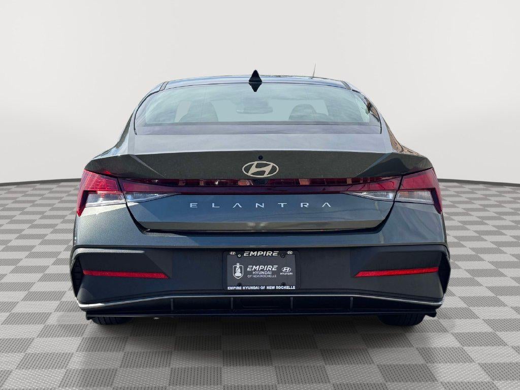 2024 Hyundai Elantra SEL - Photo 4