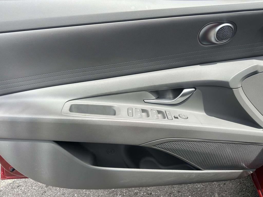 2024 Hyundai Elantra SEL - Photo 17