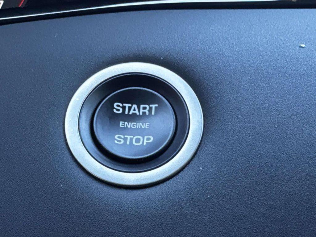 2025 Land Rover Range Rover Evoque Dynamic SE