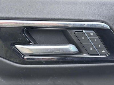 2025 Chevrolet Suburban 4WD LT