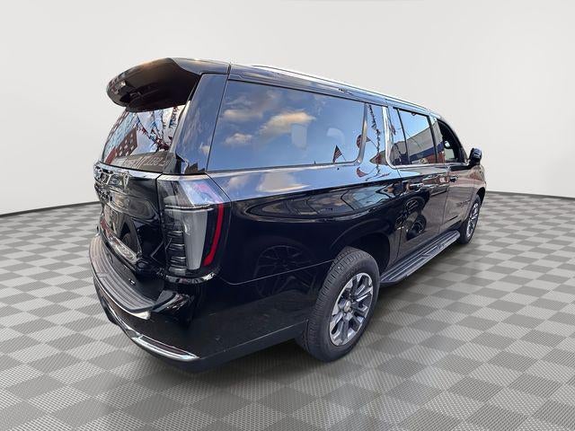 2025 Chevrolet Suburban 4WD LT