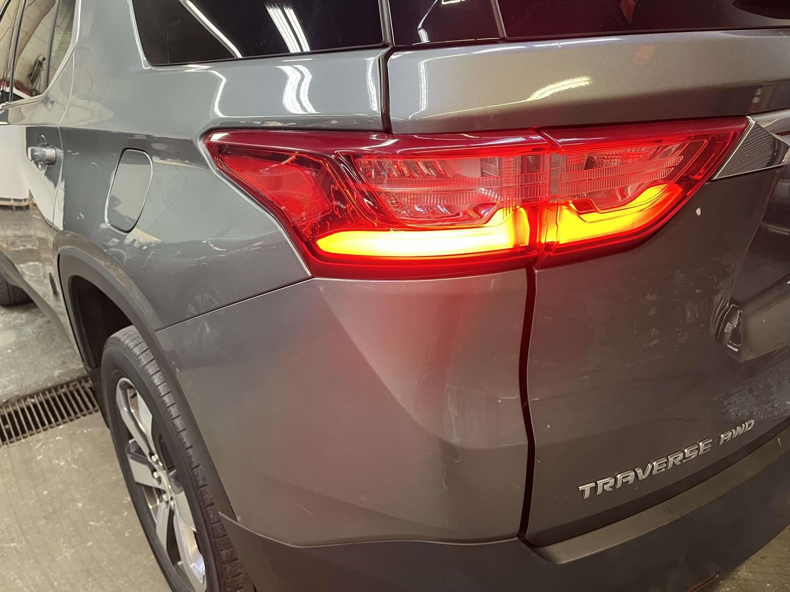 2021 Chevrolet Traverse AWD LT Leather