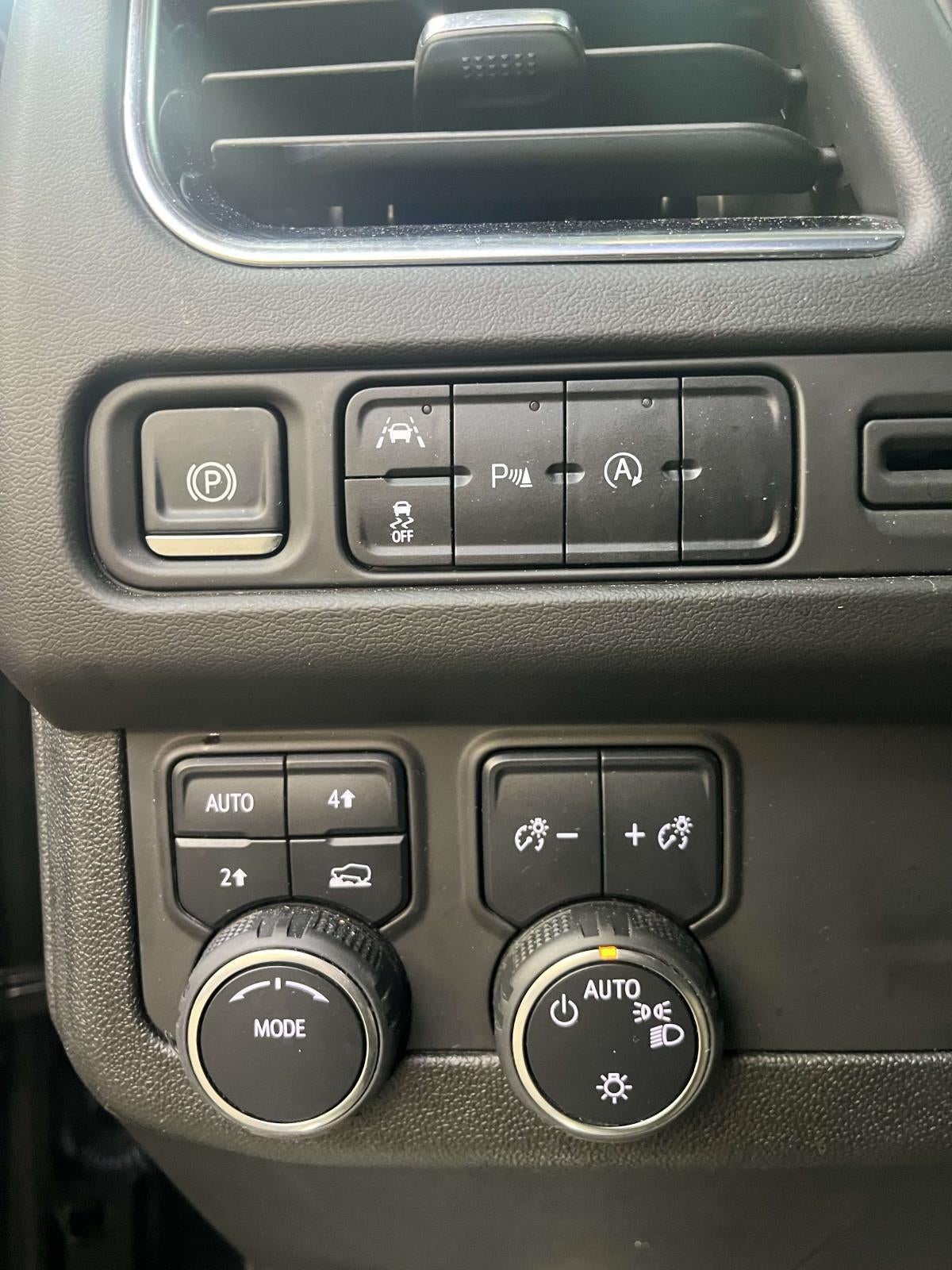 2024 Chevrolet Suburban 4WD LT