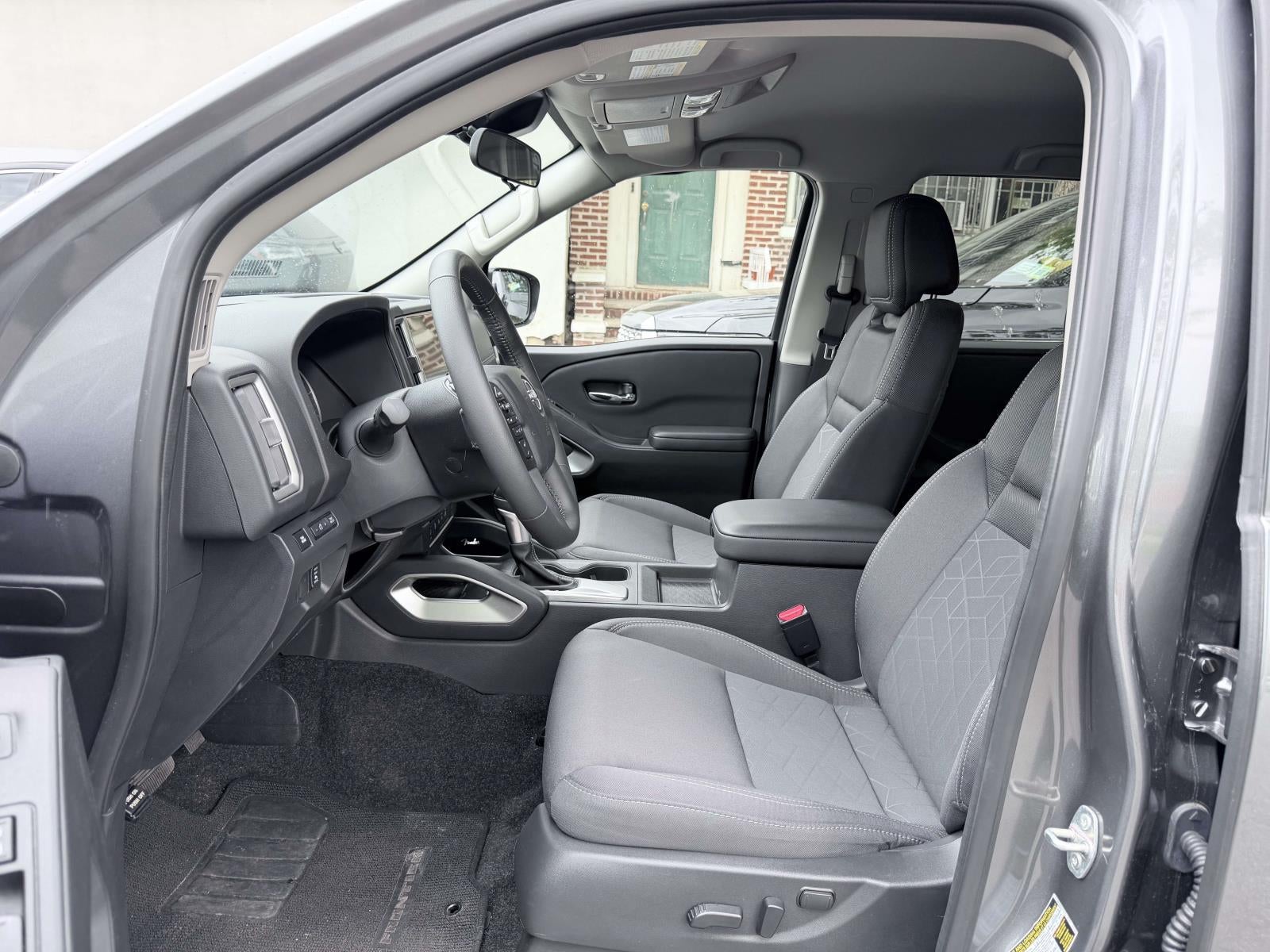 2025 Nissan Frontier Crew Cab SV 4x2
