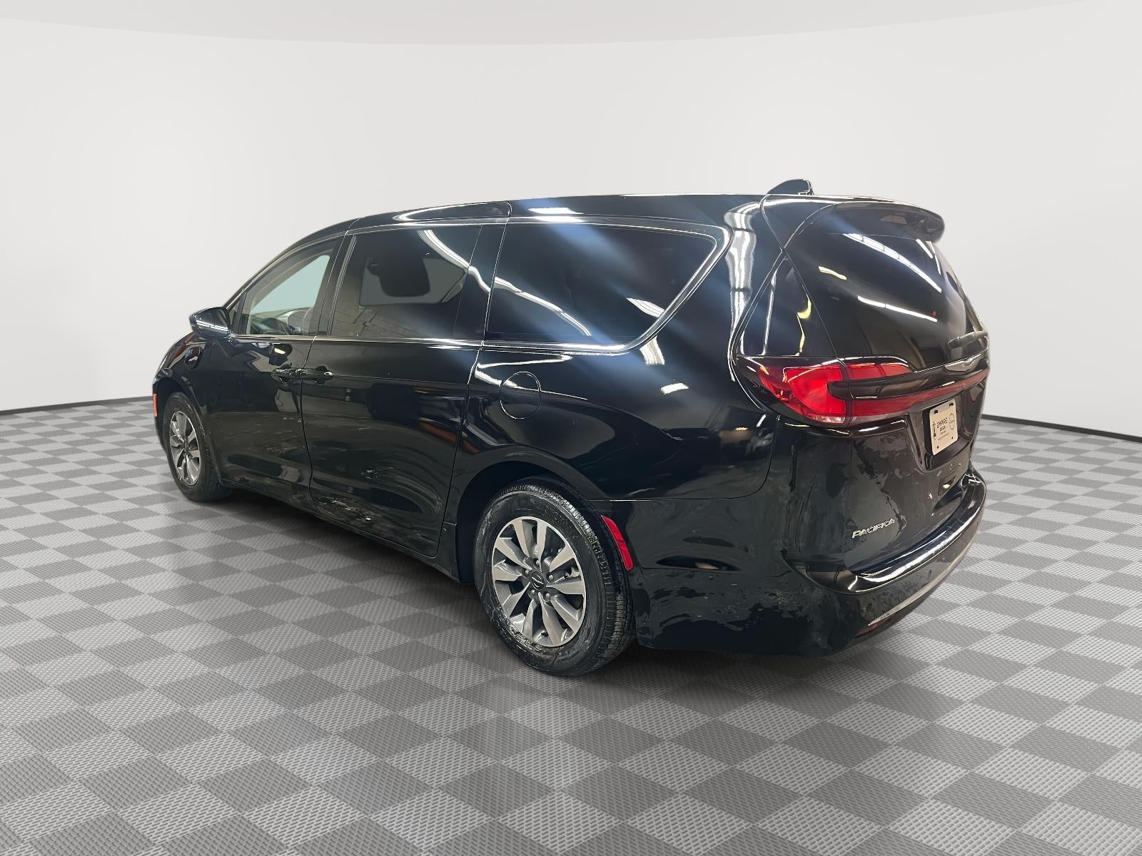 2024 Chrysler Pacifica Hybrid Select