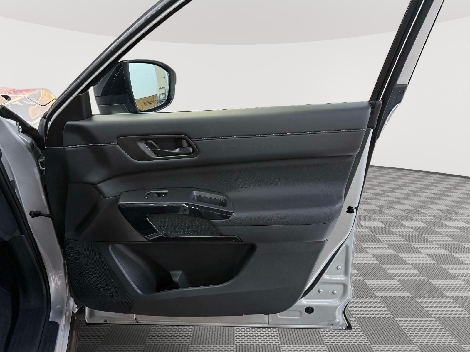 2025 Nissan Pathfinder S 4WD
