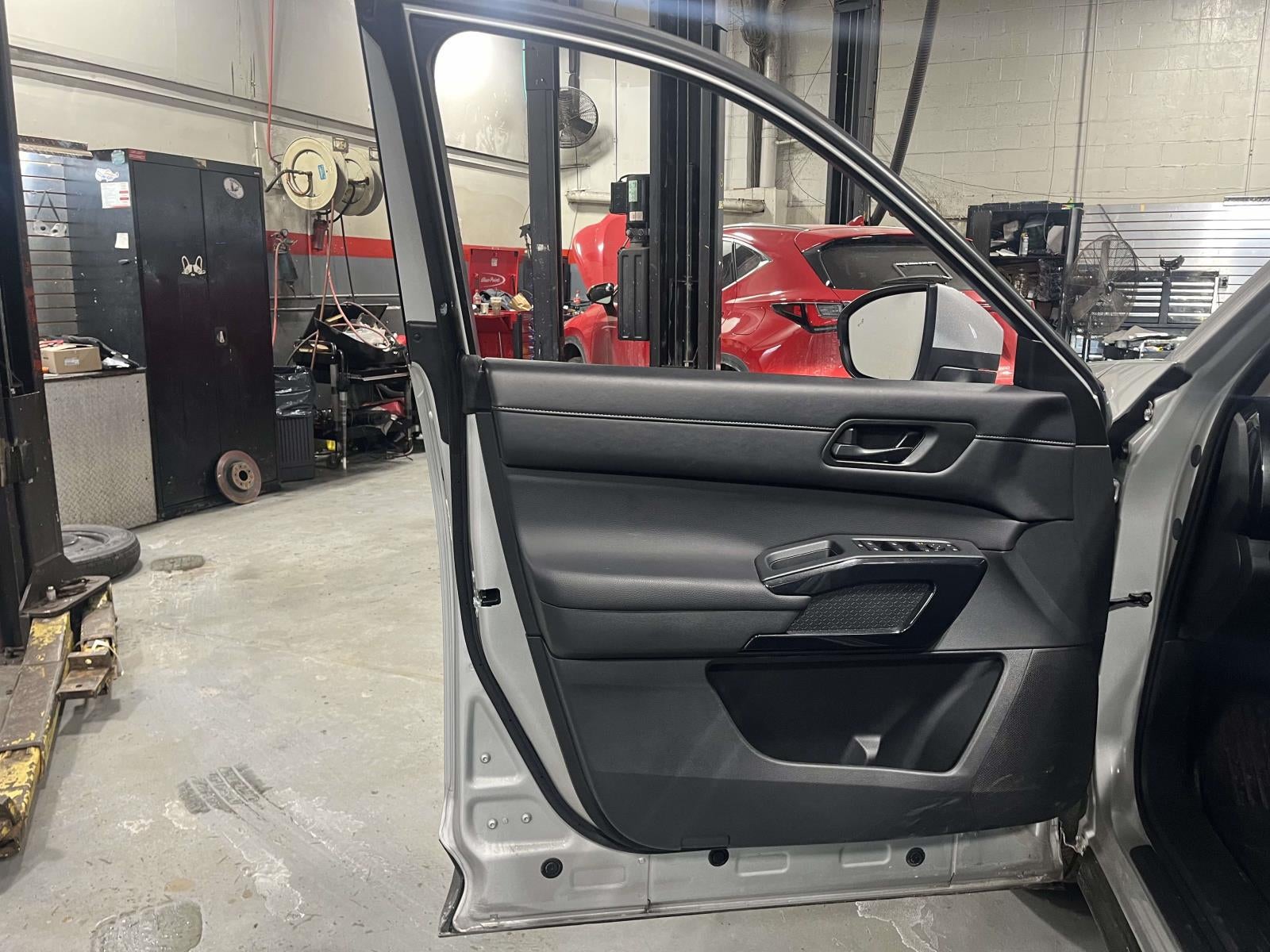 2025 Nissan Pathfinder SV 4WD