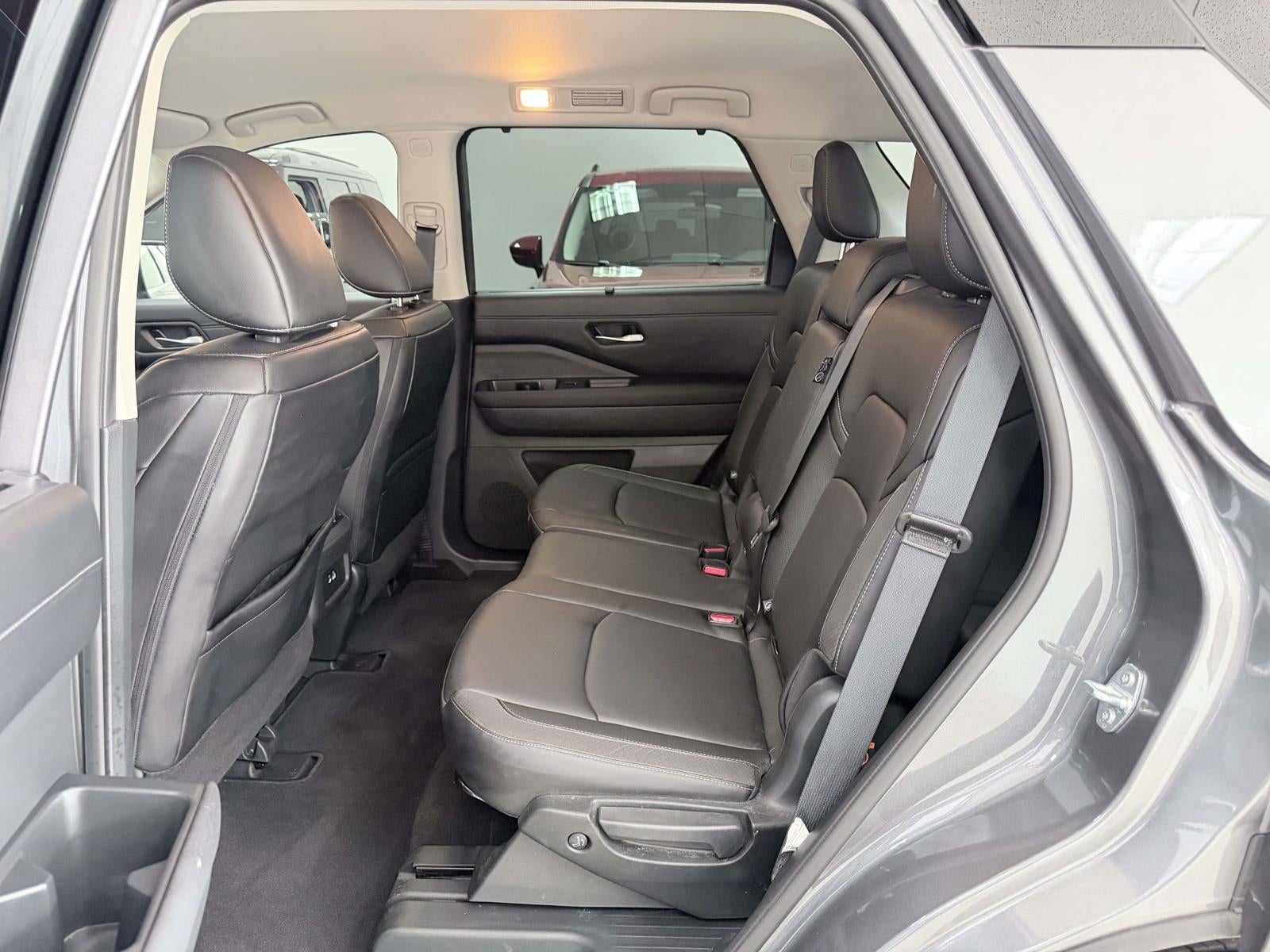 2025 Nissan Pathfinder SL 4WD