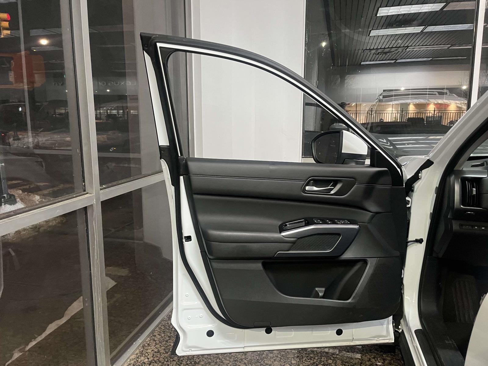 2025 Nissan Pathfinder SL 4WD