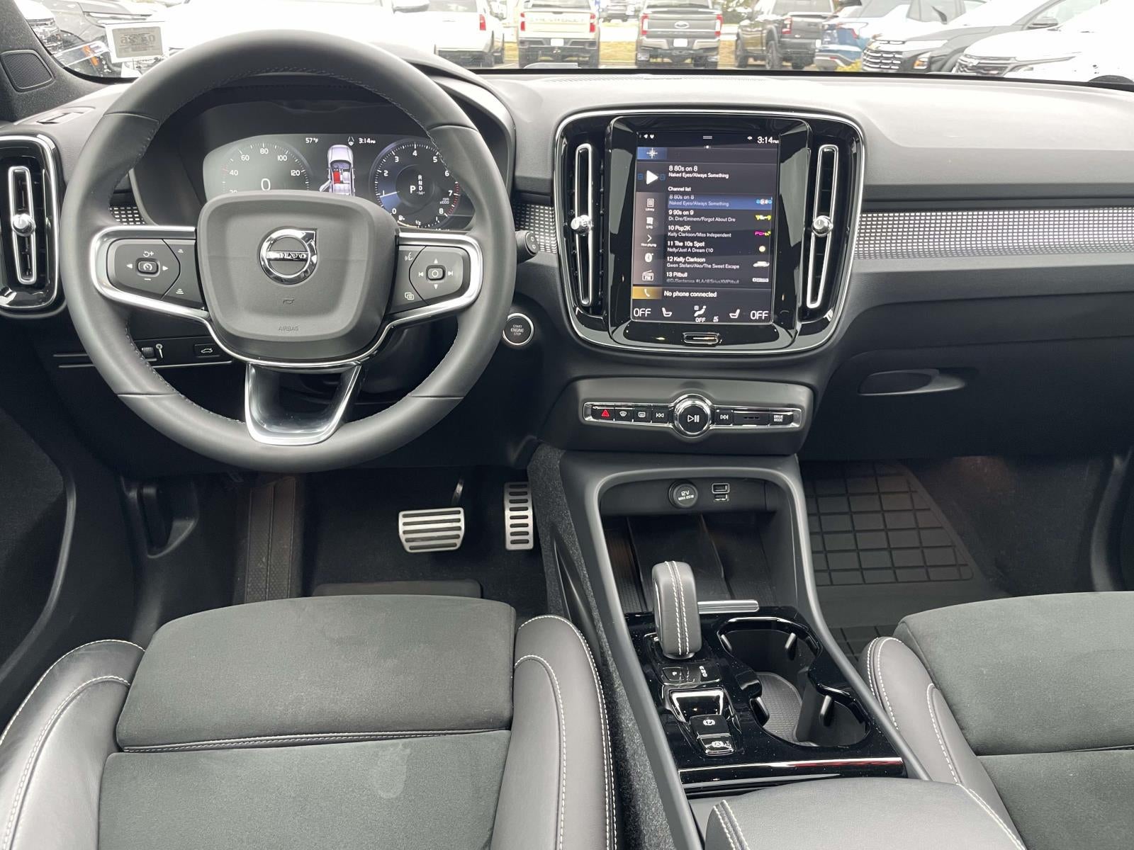 2022 Volvo XC40 T5 R-Design