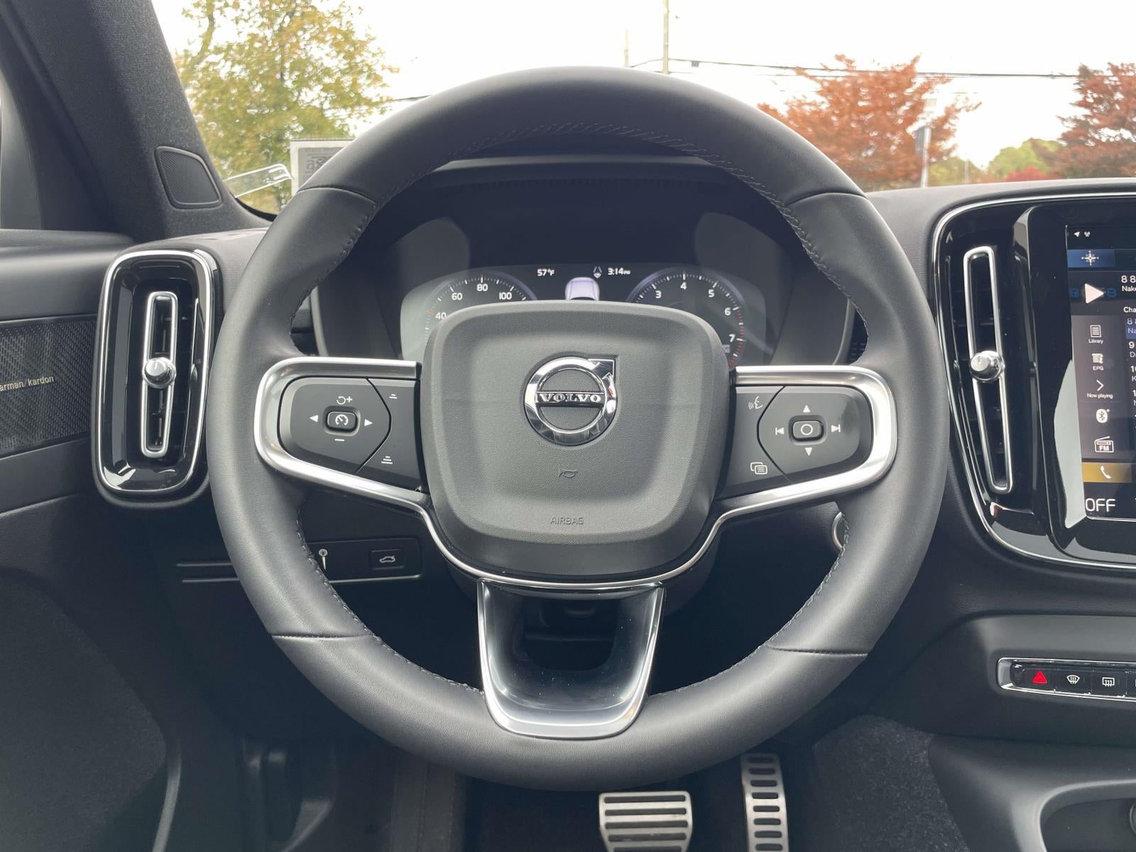 2022 Volvo XC40 T5 R-Design