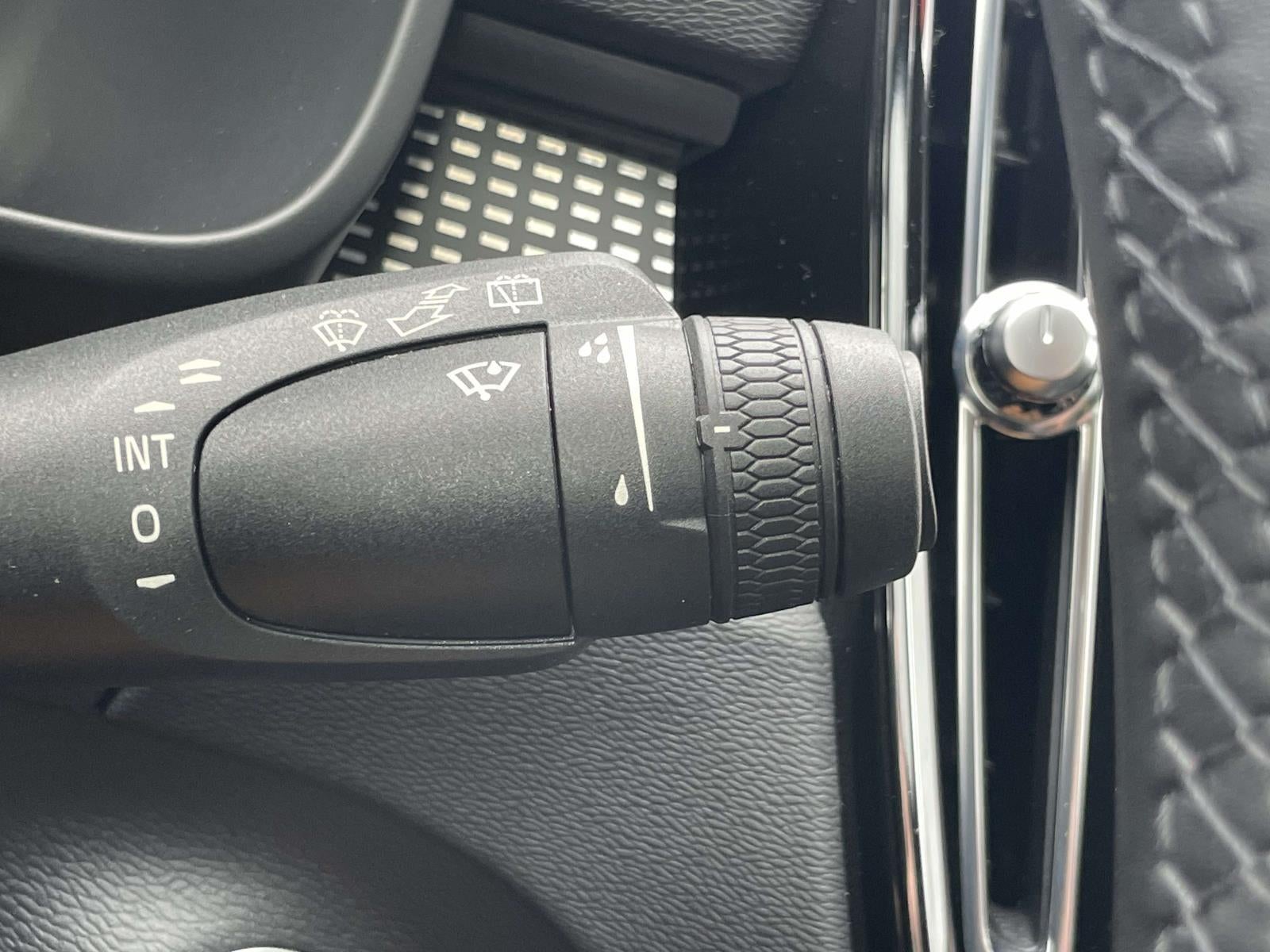 2022 Volvo XC40 T5 R-Design