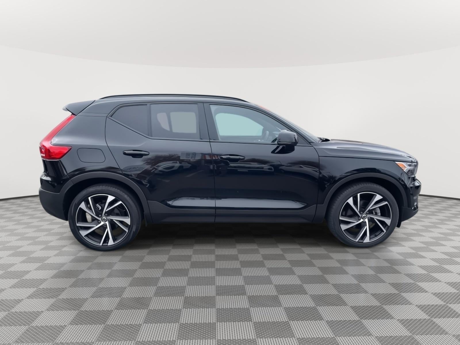 2022 Volvo XC40 T5 R-Design