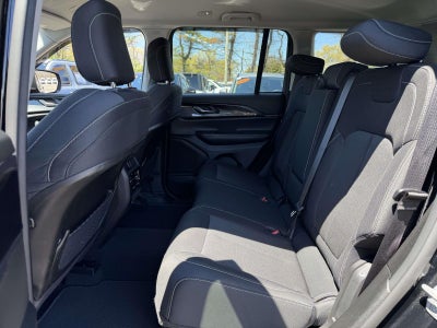 2023 Jeep Grand Cherokee Laredo 4x4