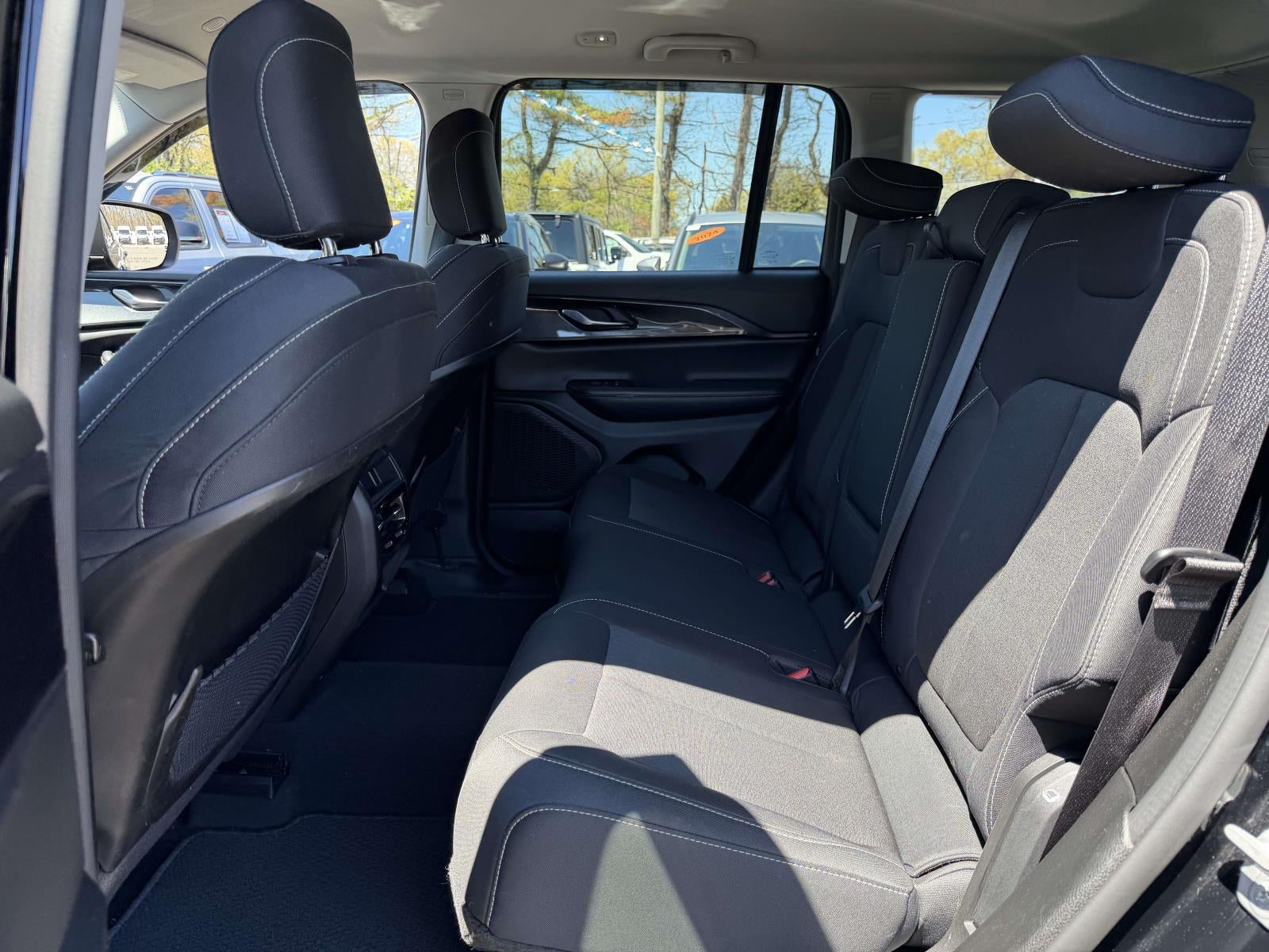 2023 Jeep Grand Cherokee Laredo 4x4