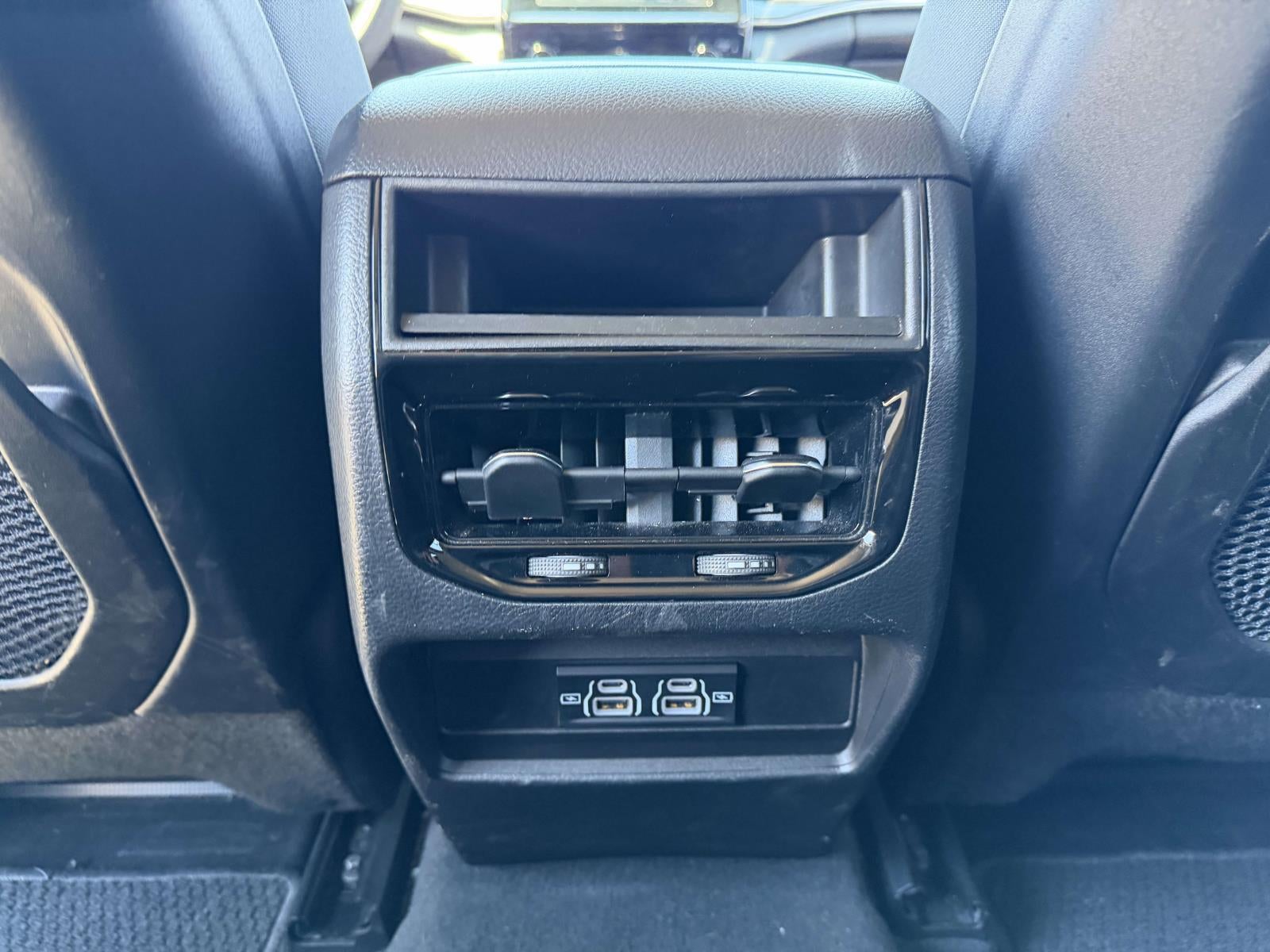 2023 Jeep Grand Cherokee Laredo 4x4