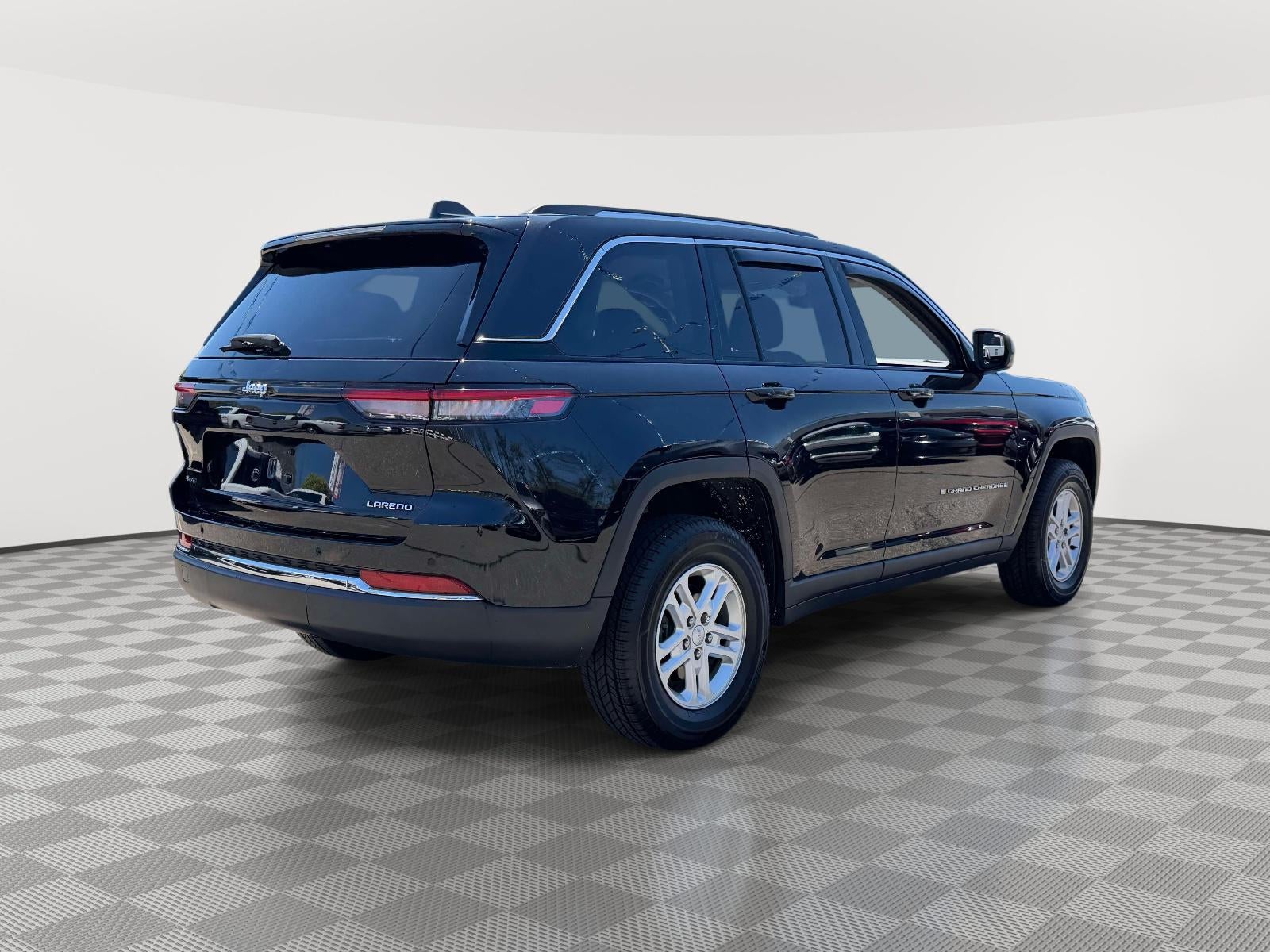 2023 Jeep Grand Cherokee Laredo 4x4