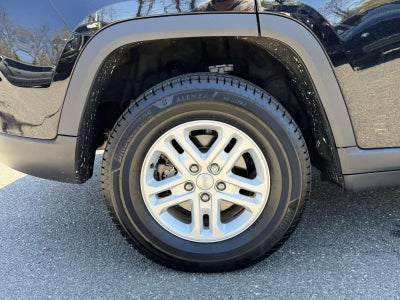 2023 Jeep Grand Cherokee Laredo 4x4