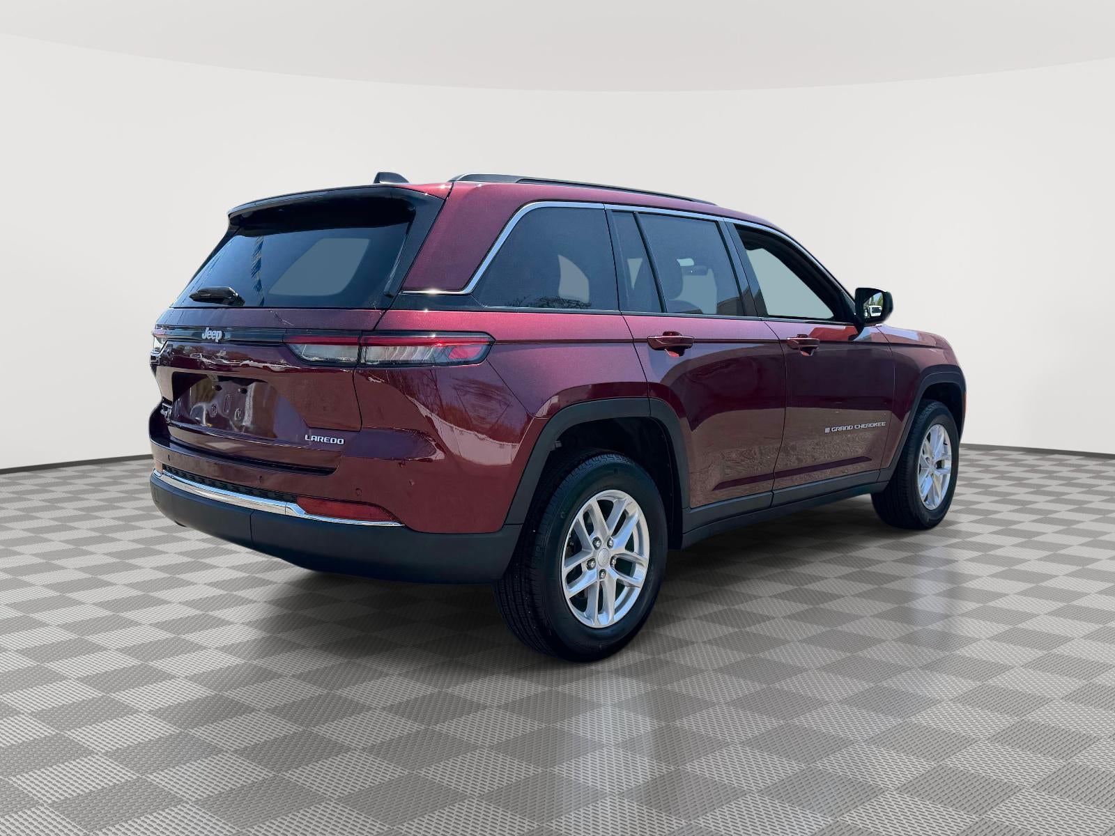 2025 Jeep Grand Cherokee Laredo X 4x4