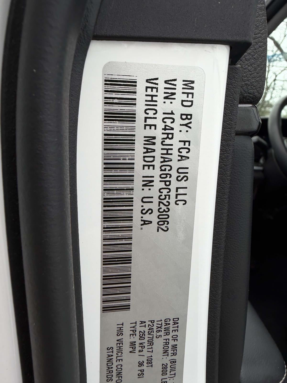 2023 Jeep Grand Cherokee Laredo 4x4