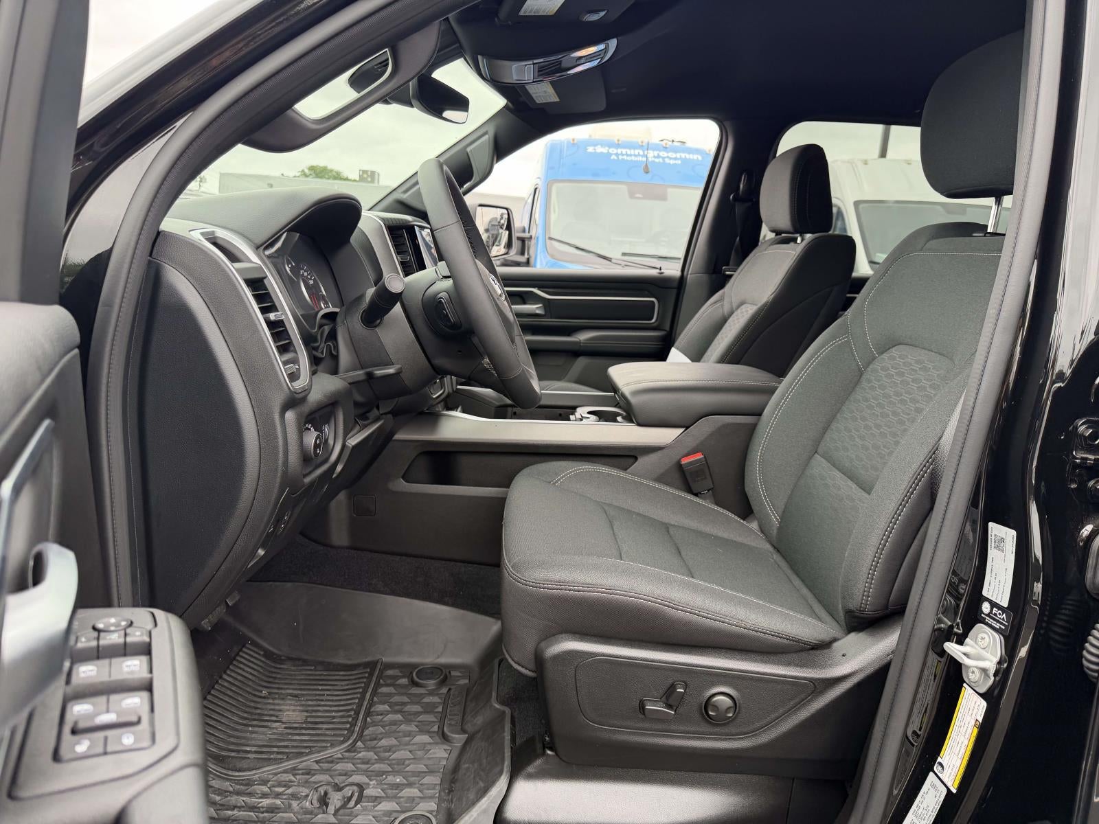 2025 RAM 1500 Big Horn Crew Cab 4x4 5'7' Box