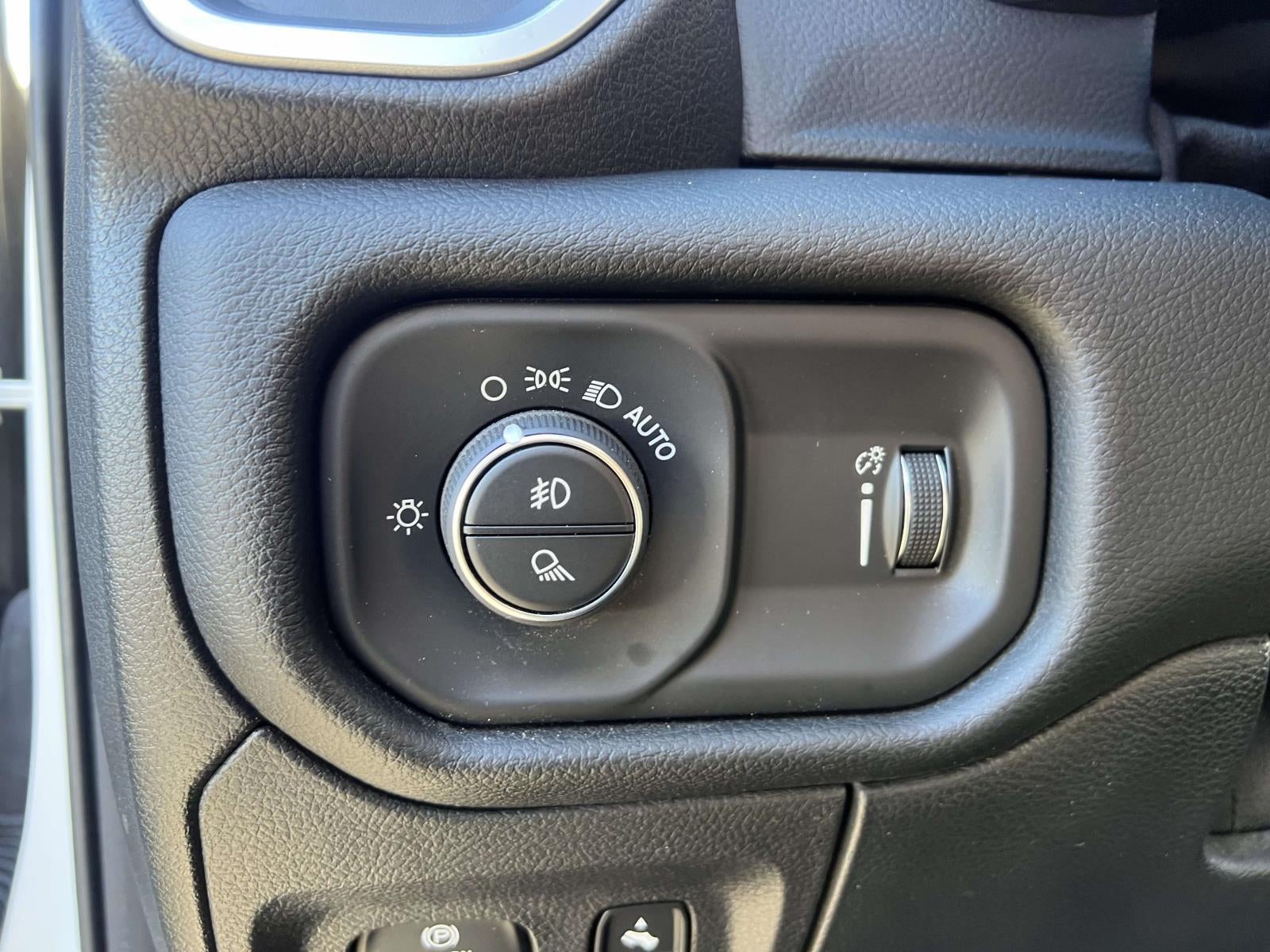 2021 RAM 1500 Big Horn Crew Cab 4x4 5'7' Box