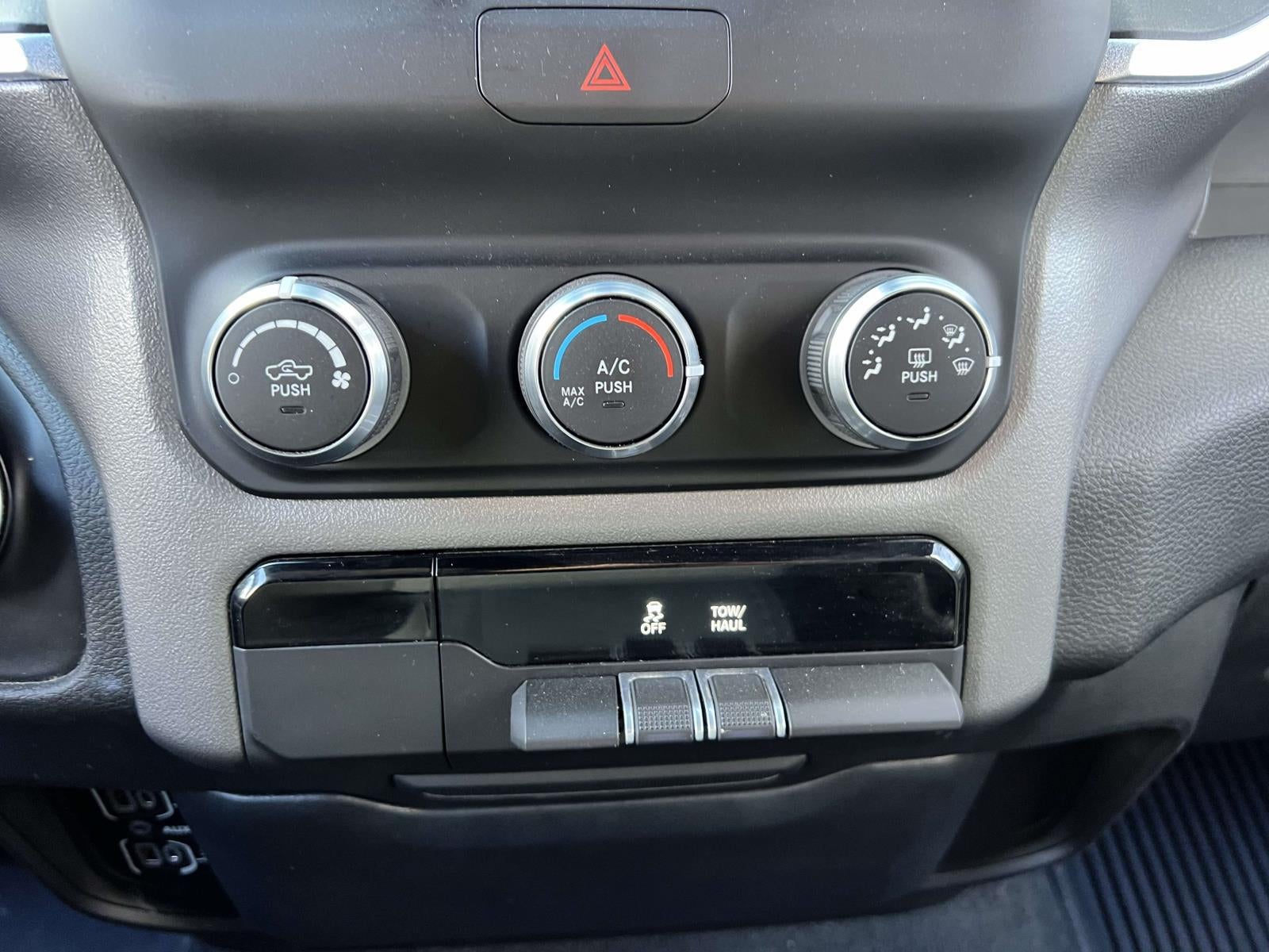 2022 RAM 1500 Big Horn Crew Cab 4x4 5'7' Box