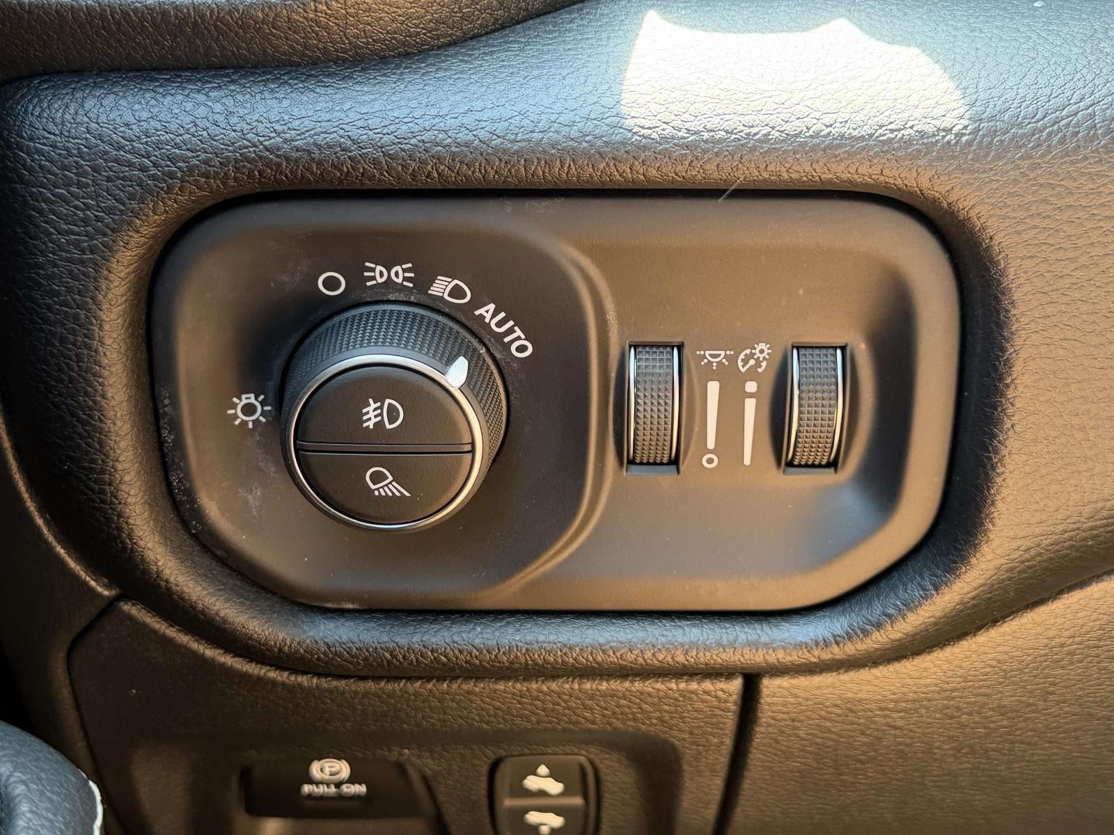 2026 RAM 1500 Laramie Crew Cab 4x4 5'7' Box