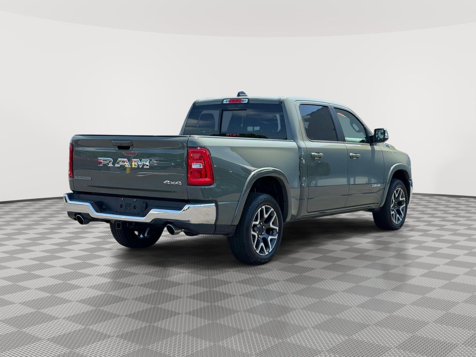 2026 RAM 1500 Laramie Crew Cab 4x4 5'7' Box