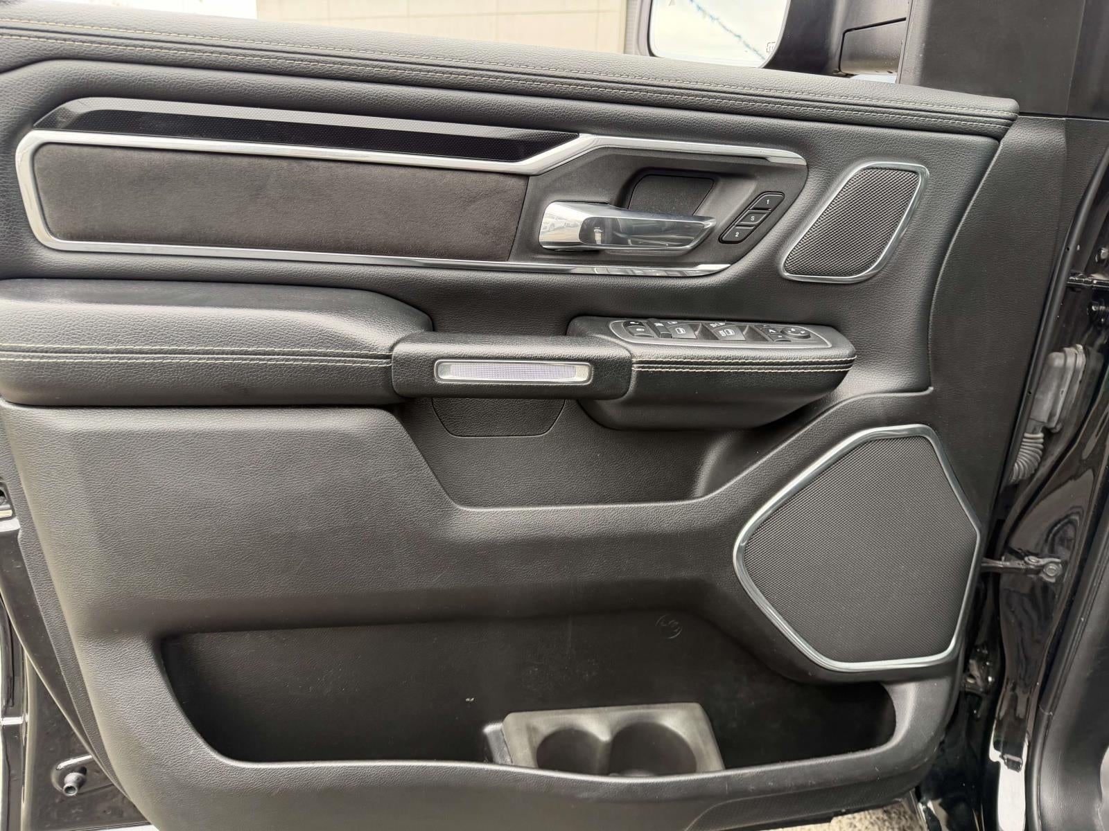 2022 RAM 1500 Laramie Crew Cab 4x4 5'7' Box