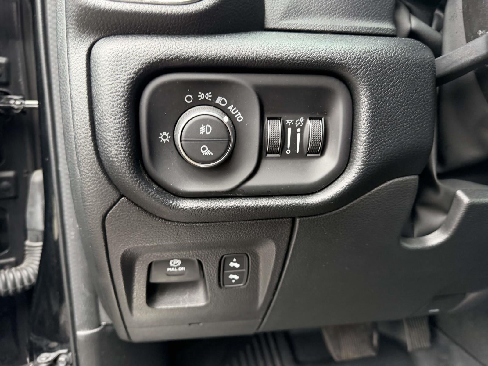 2022 RAM 1500 Laramie Crew Cab 4x4 5'7' Box