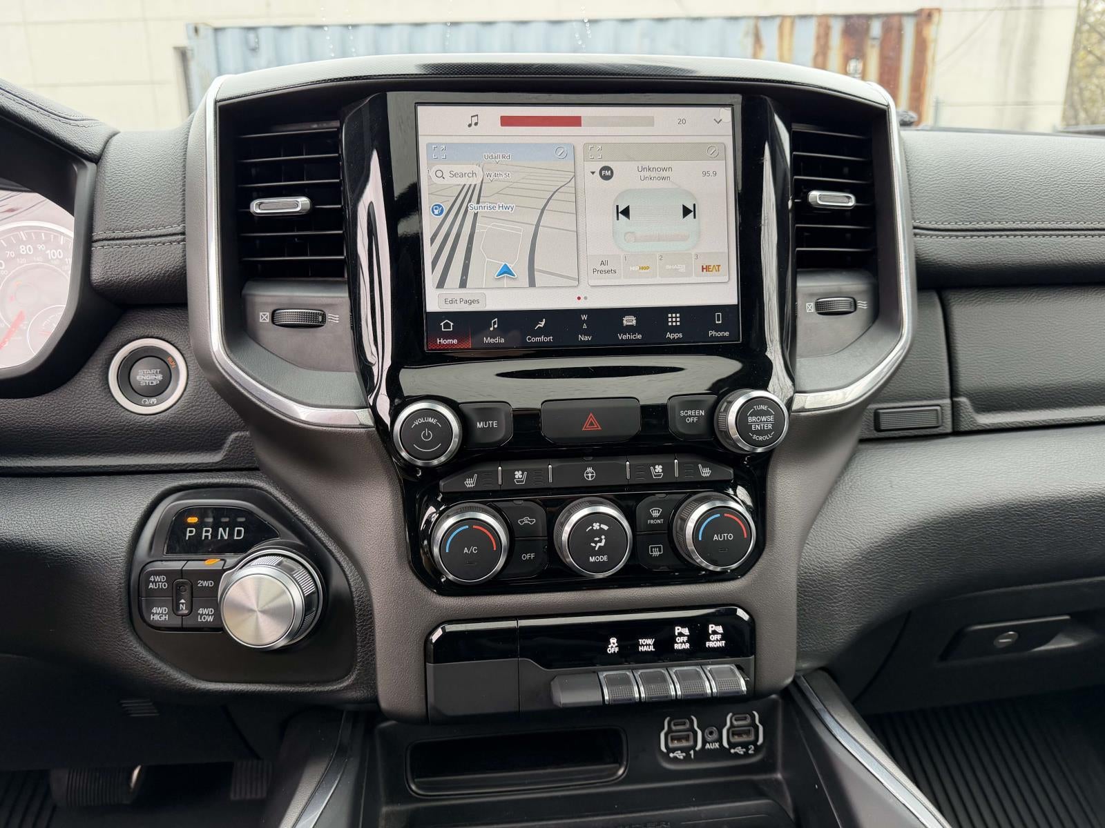 2022 RAM 1500 Laramie Crew Cab 4x4 5'7' Box