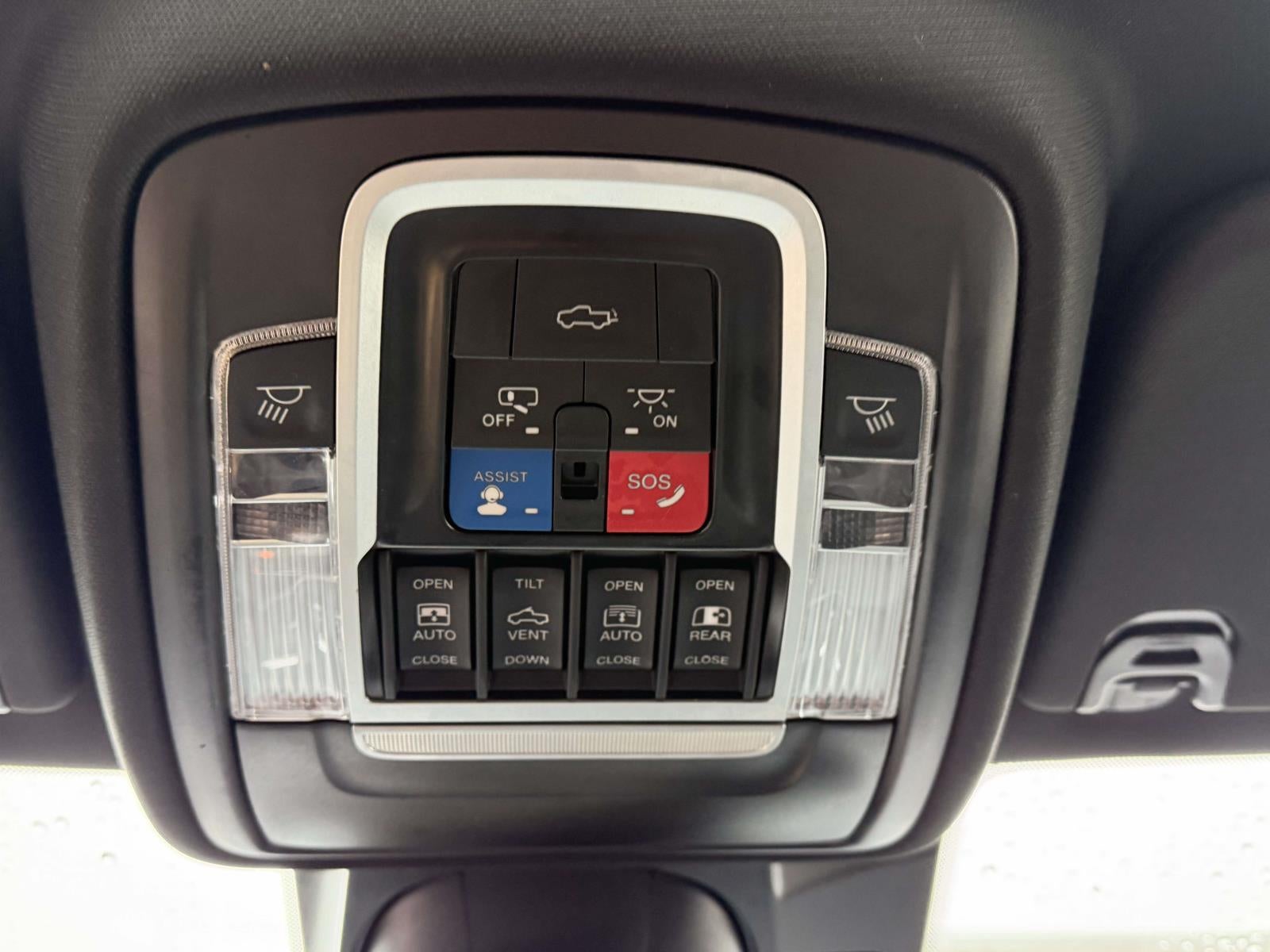 2022 RAM 1500 Laramie Crew Cab 4x4 5'7' Box