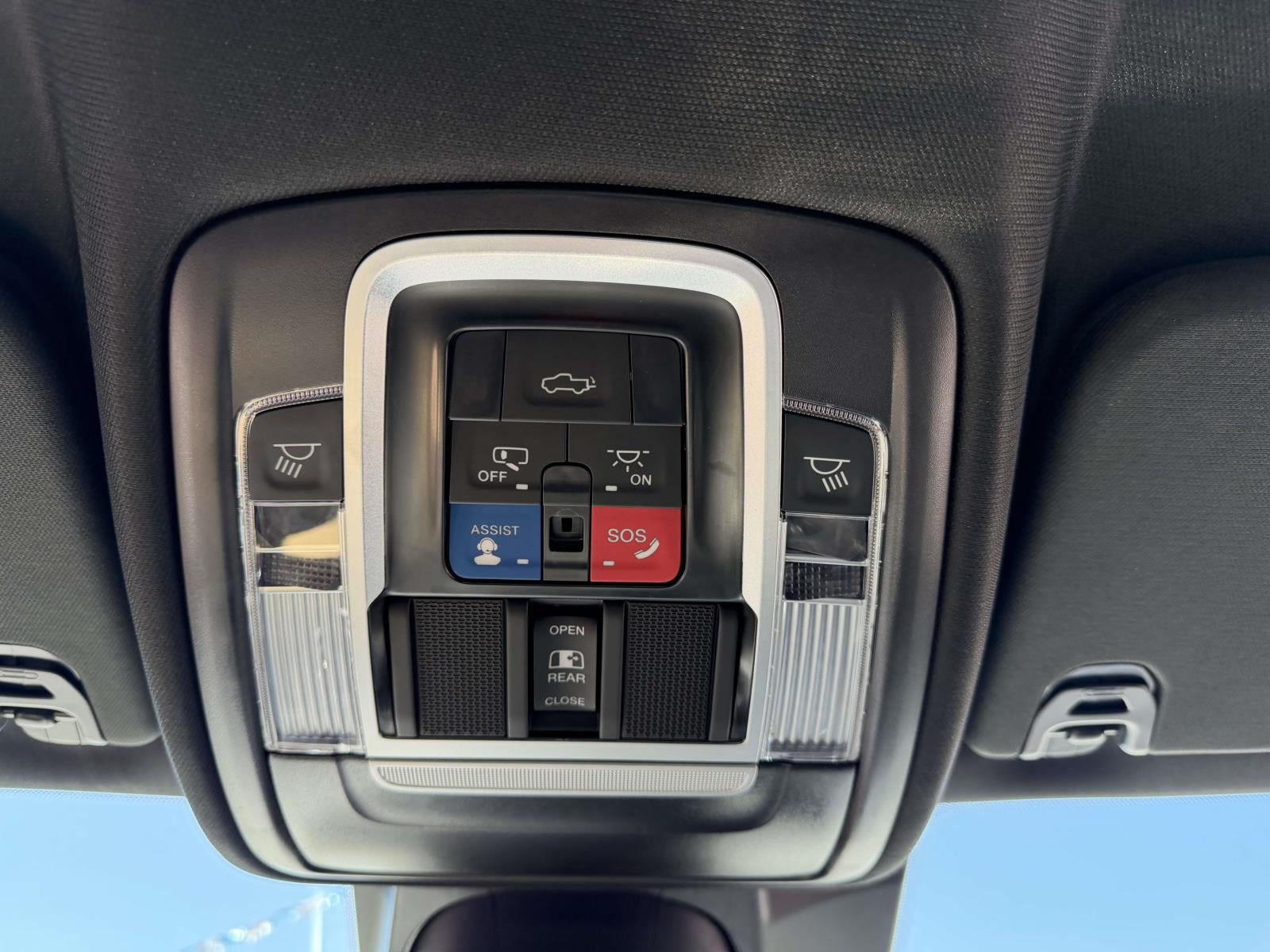 2023 RAM 1500 Laramie Crew Cab 4x4 5'7' Box