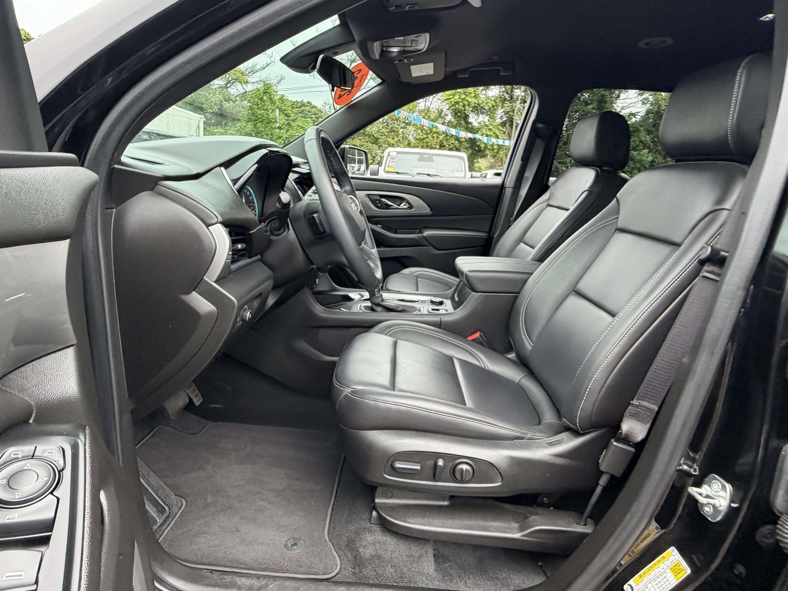 2023 Chevrolet Traverse AWD LT Leather