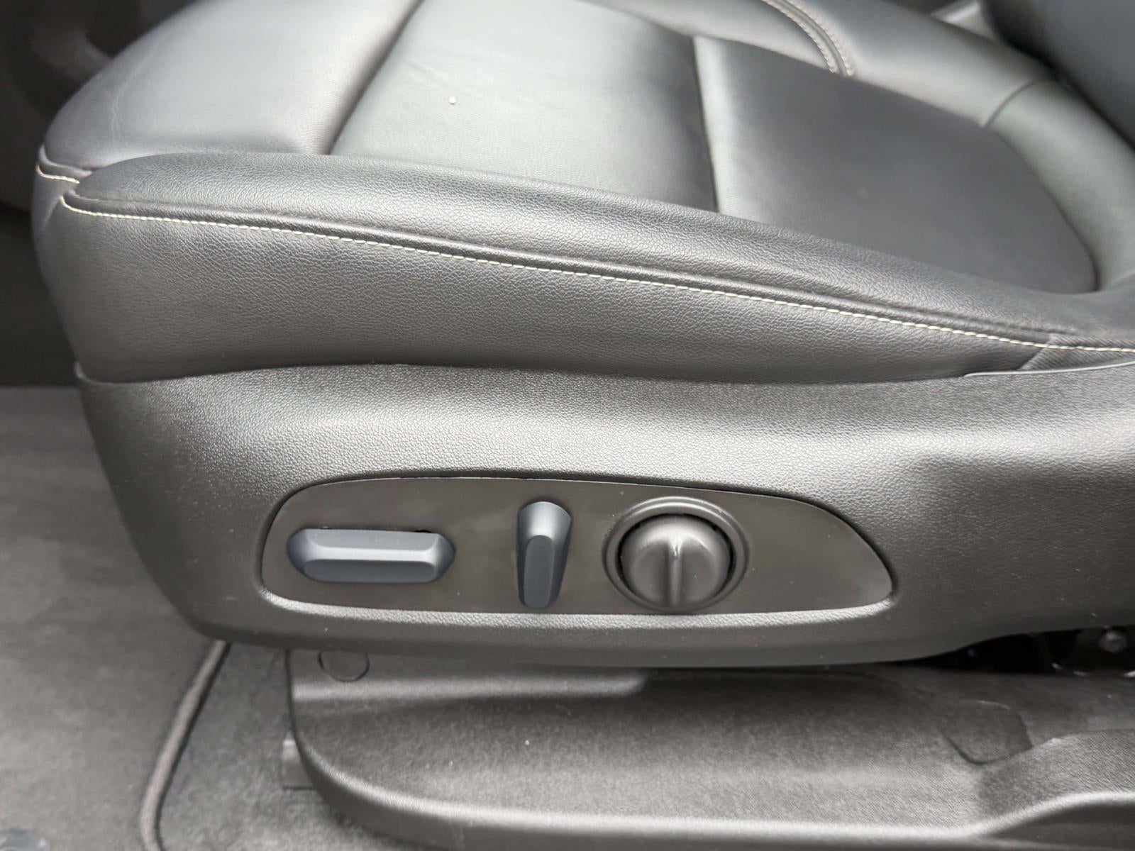 2023 Chevrolet Traverse AWD LT Leather