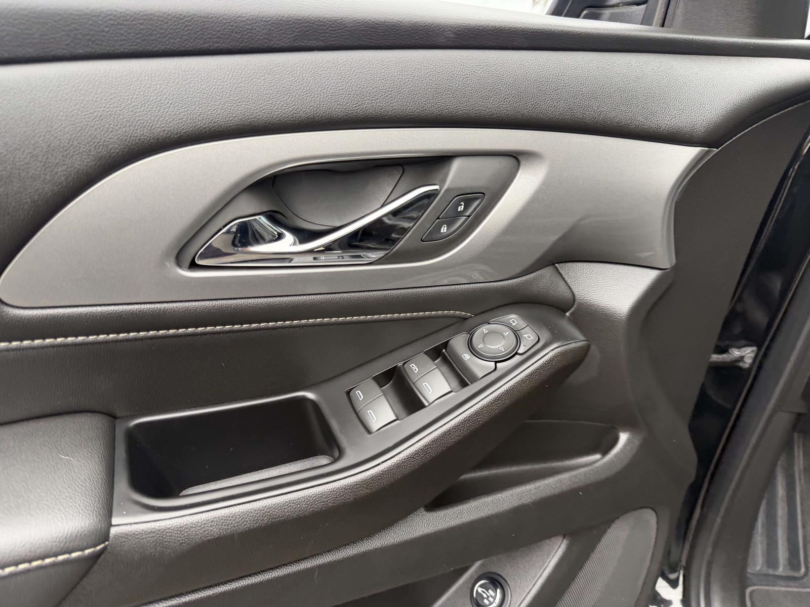 2023 Chevrolet Traverse AWD LT Leather