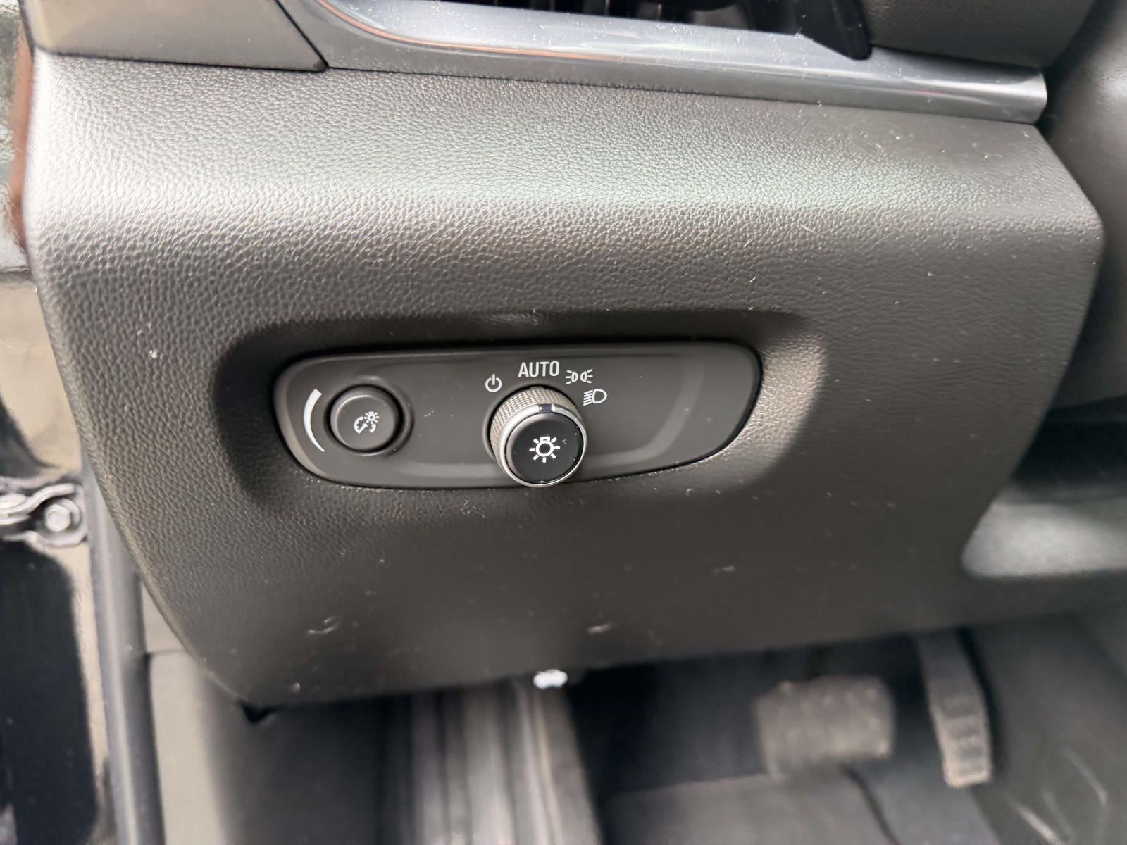 2023 Chevrolet Traverse AWD LT Leather