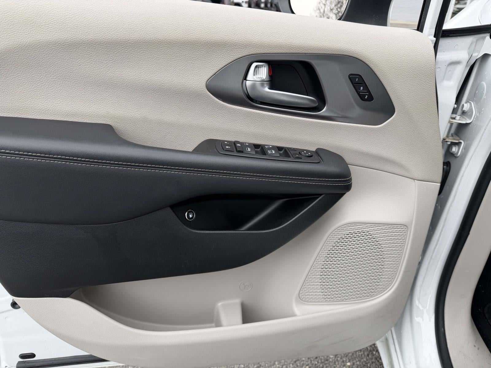 2023 Chrysler Pacifica Hybrid Touring L