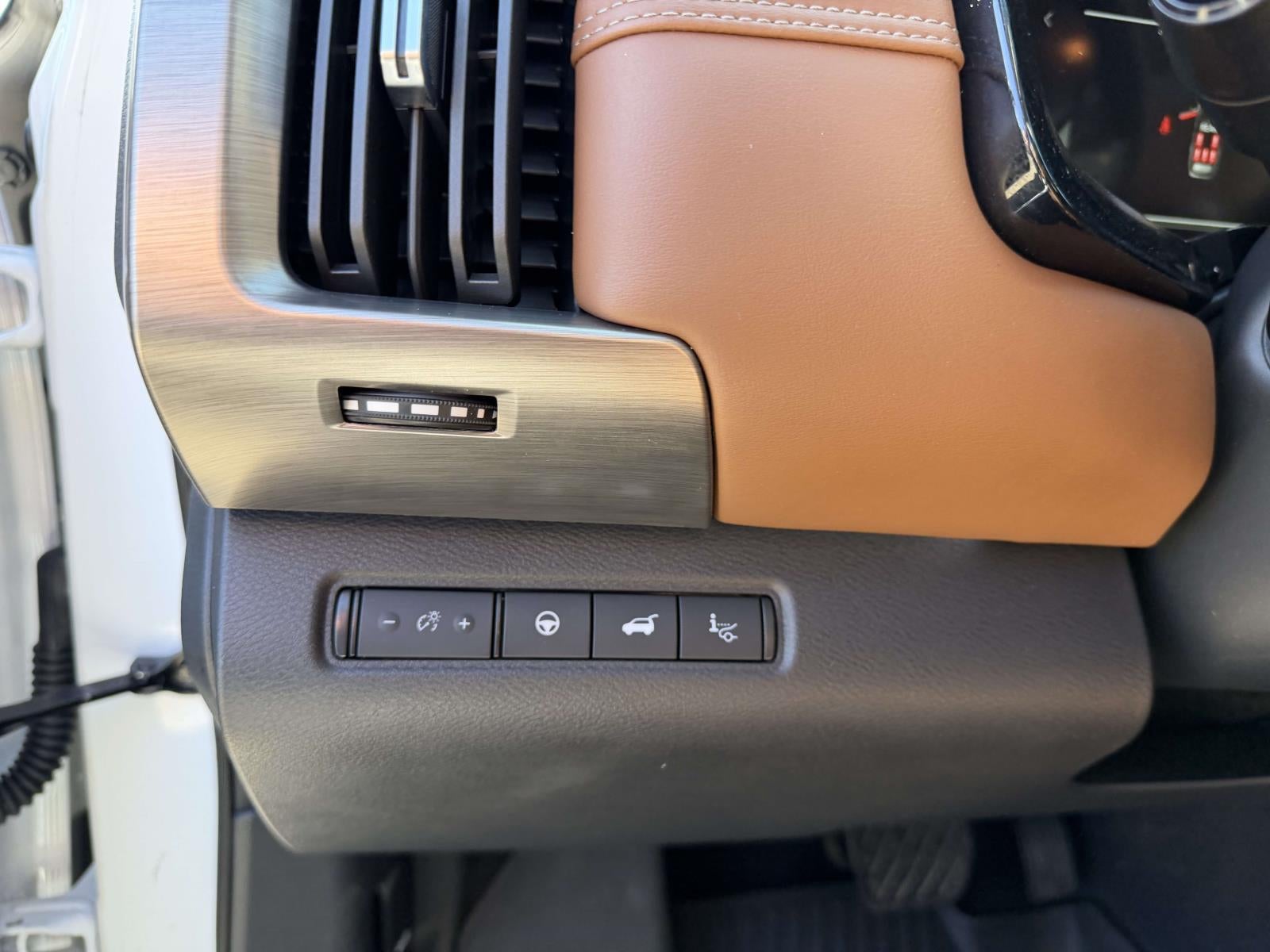 2025 Nissan Pathfinder Platinum 4WD