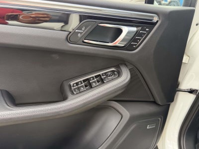 2022 Porsche Macan Base